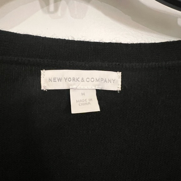 NY and Company Sweater Size M - Picture 3 of 3
